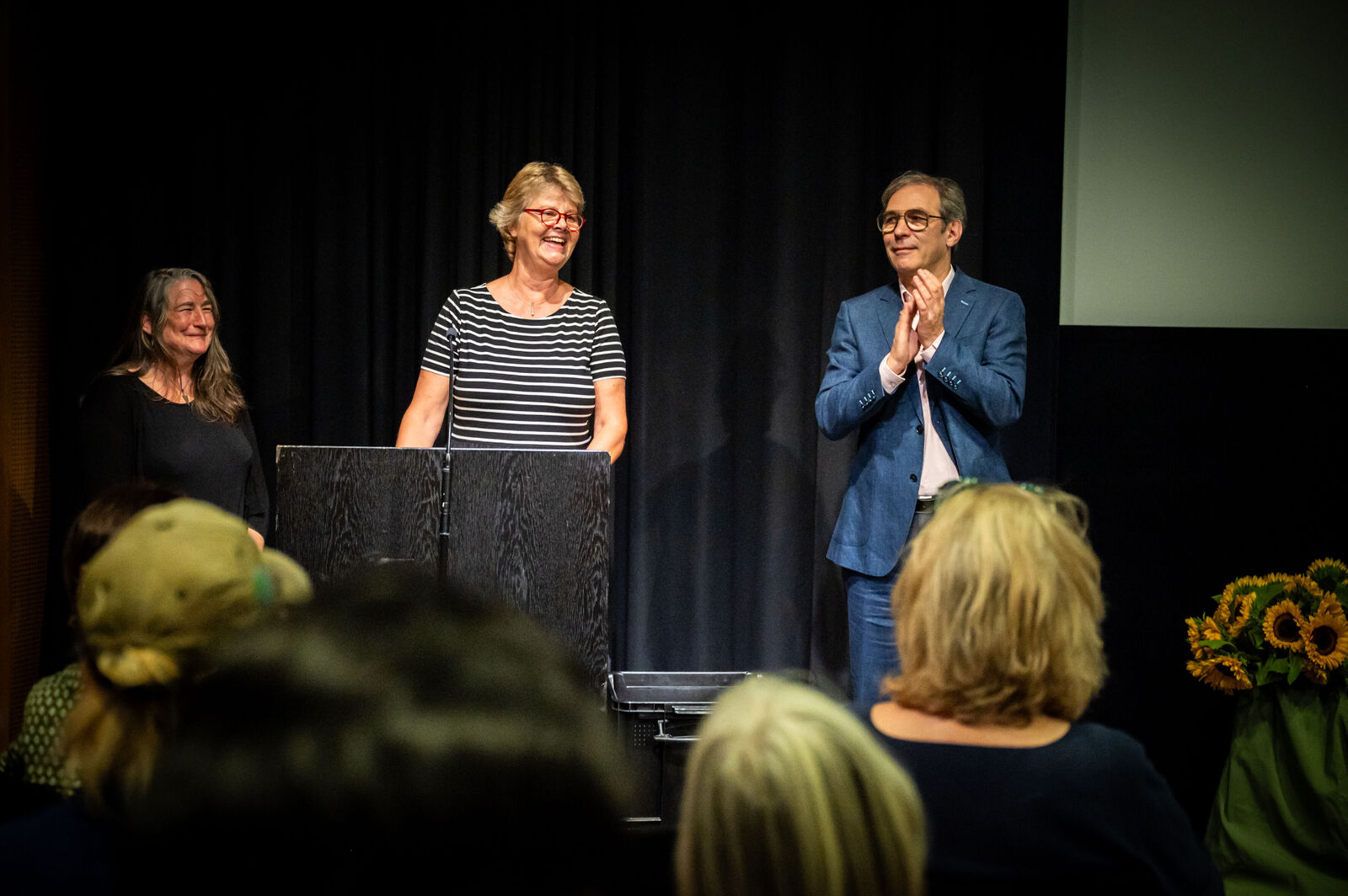 Diplomfeier, Claudia Warnecke (Mitte), Petra Clemens (links) .