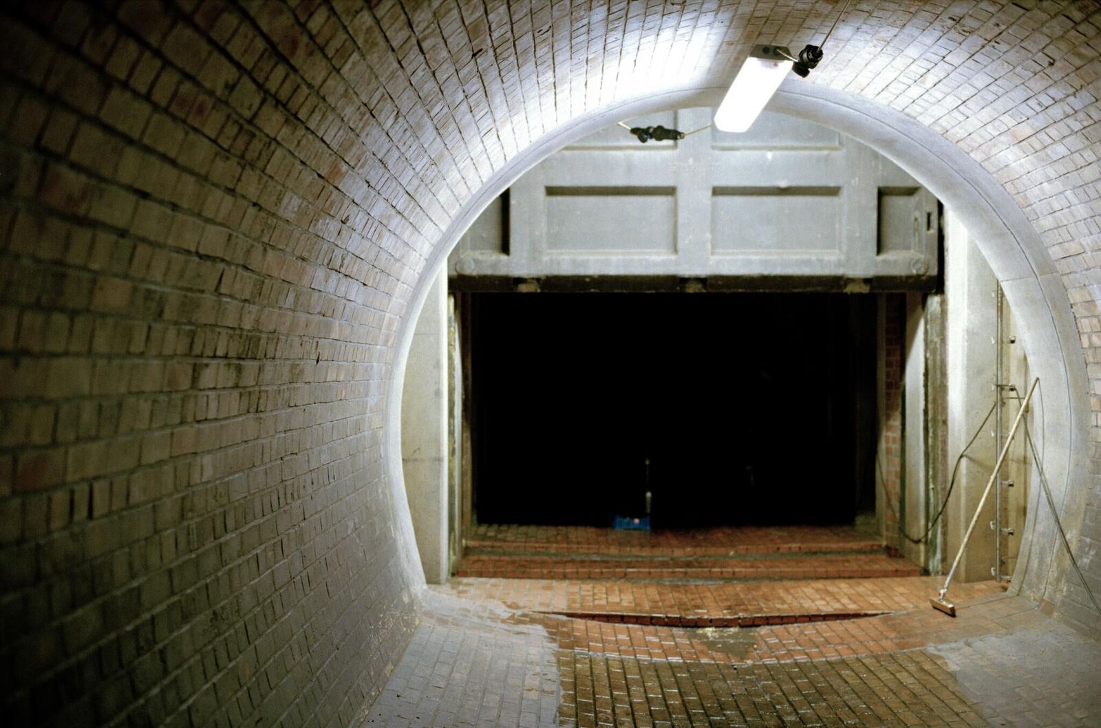 Galeriebild des Projekts It Is the Water Flowing that Makes the Sound