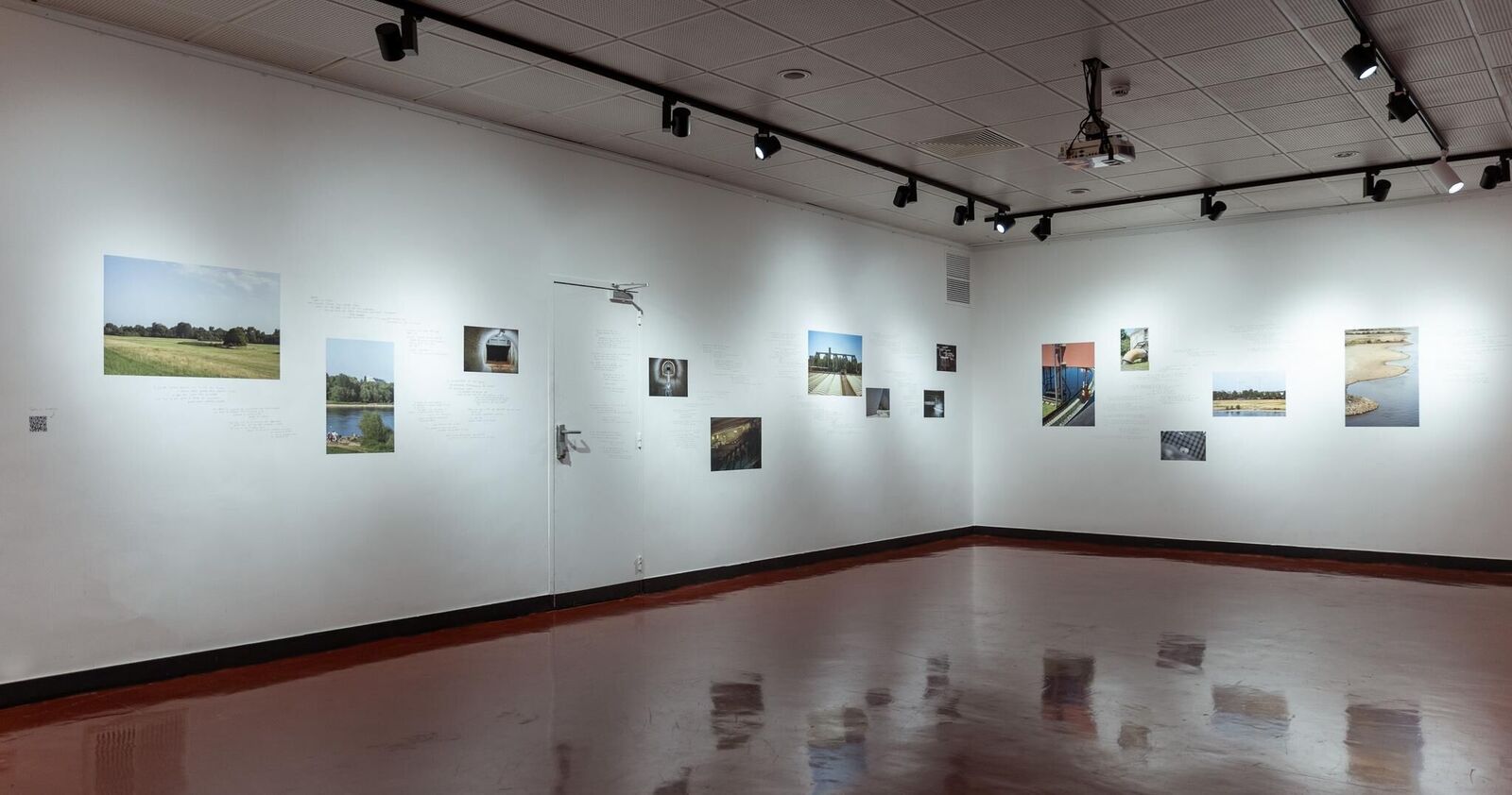 Galeriebild des Projekts It Is the Water Flowing that Makes the Sound