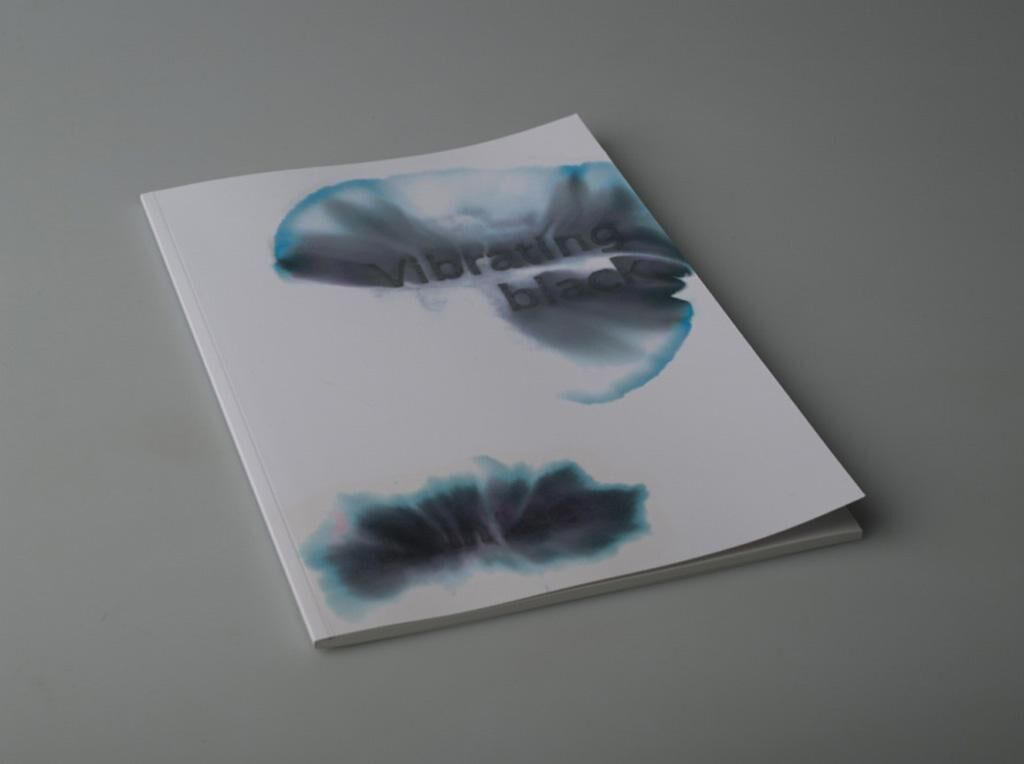 Galeriebild des Projekts Vibrating black