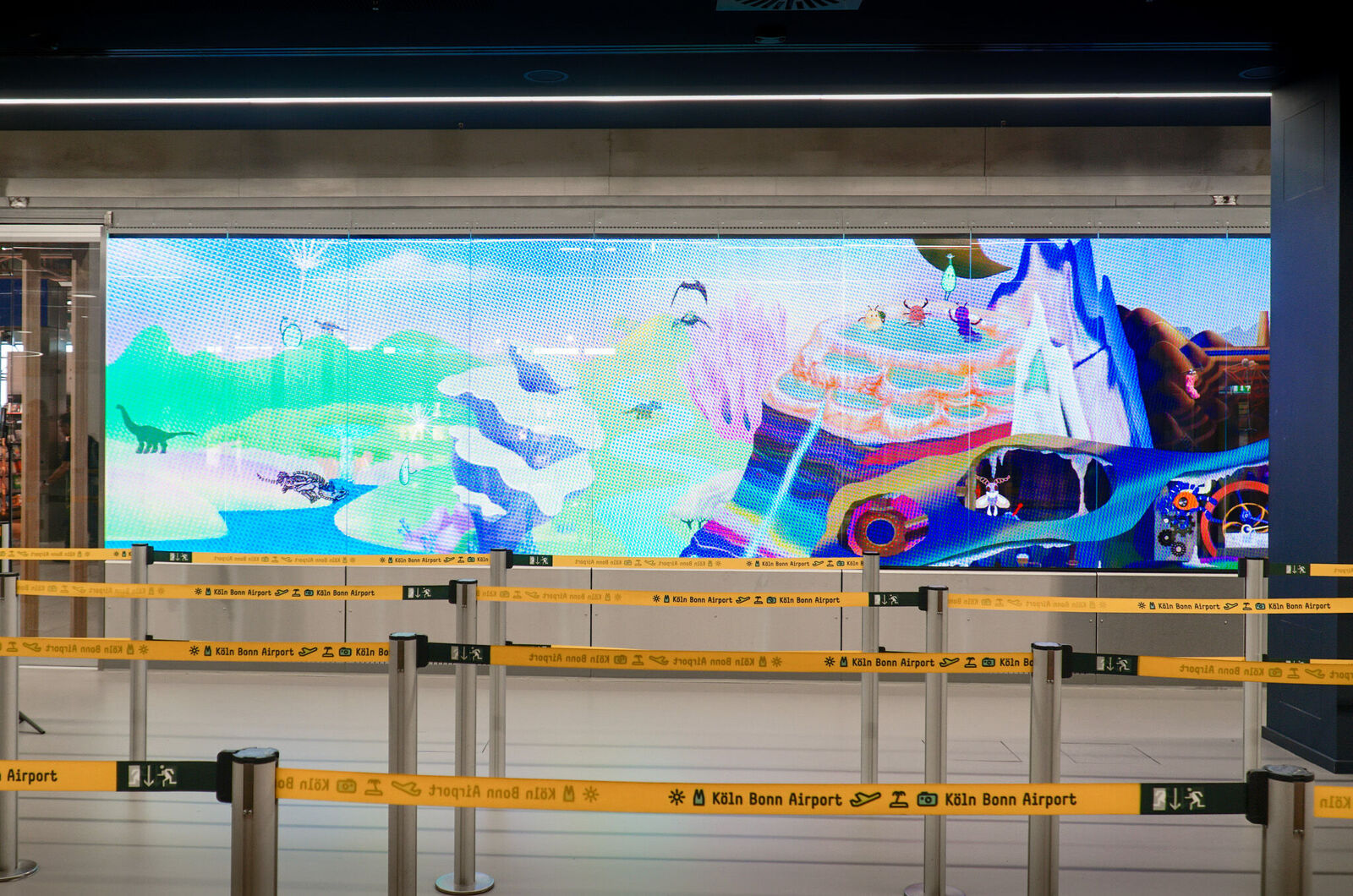 LED-Wand mit Kurzvideos Flughafen Köln Bonn (Fotos Kubelka/KHM)