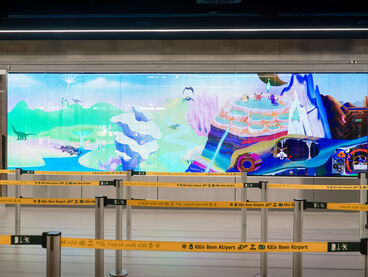 LED-Wand mit Kurzvideos Flughafen Köln Bonn (Fotos Kubelka/KHM)