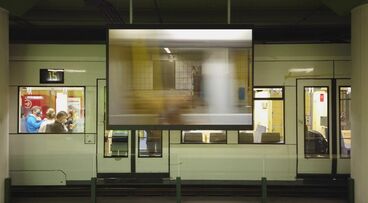 „Subway Blues” von Liang Max Zhu - This is a video designed according to the viewing space, a subway station. I want to use a simple mode to arouse the viewer's short thinking. Maybe it's about the surveillance system, maybe it's about the special period we are going through now, or maybe it just reminds the audience to see what is happening on the platform blocked by the monitor. Galeriebild des Projekts Public Space Video