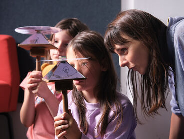 Workshop für Kinder zur Vorgeschichte des Kinos Workshop für Kinder zur Vorgeschichte des Kinos