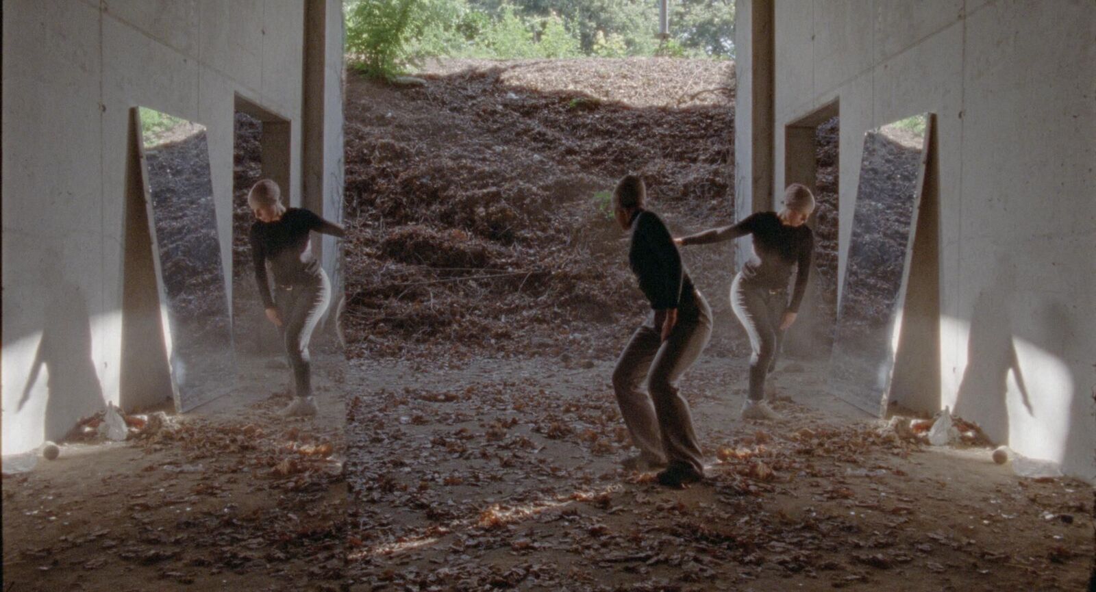 Galeriebild des Projekts The Broken Mirror