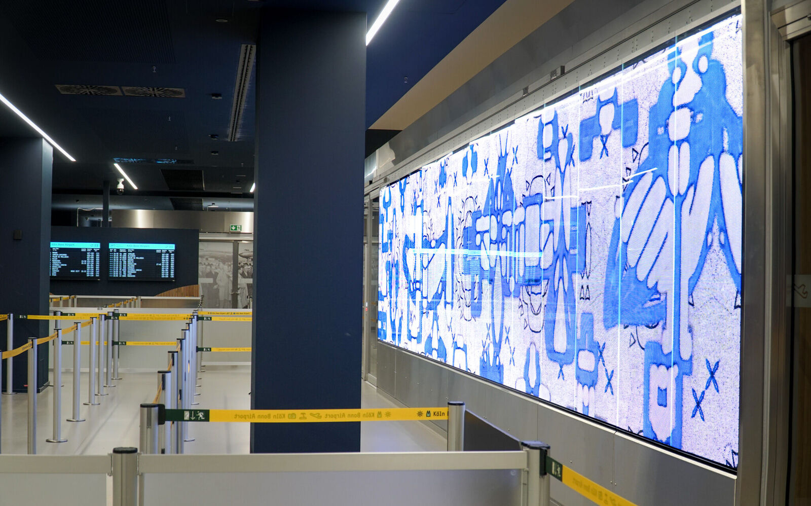 LED-Wand mit Kurzvideos Flughafen Köln Bonn (Fotos Kubelka/KHM)
