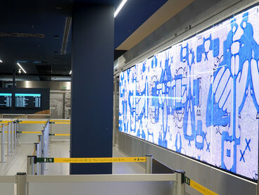 LED-Wand mit Kurzvideos Flughafen Köln Bonn (Fotos Kubelka/KHM)