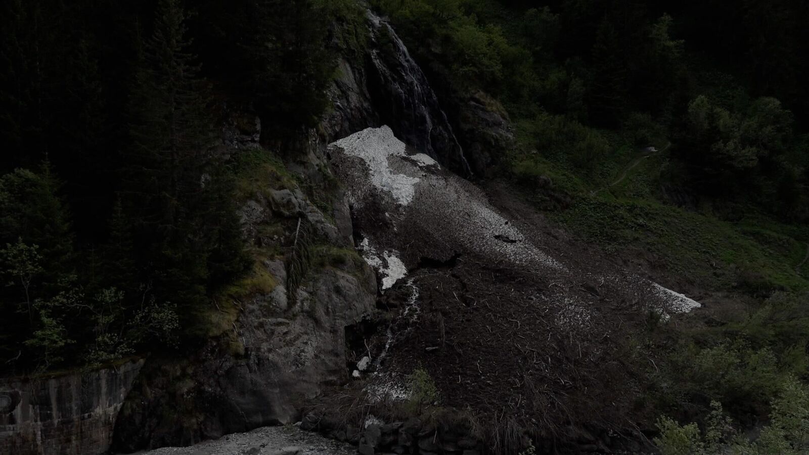 documentary; experimental; mountains; avalanches; photography; stories; glaciers; gletscher; essay