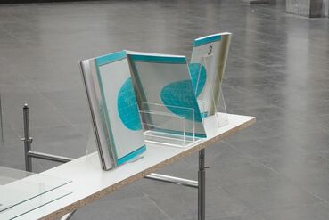 Galeriebild des Projekts Dislocated Headquarters (Installation), The Glass Line (Publikation)