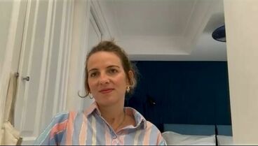 Kim Lêa Sakkal im Gespräch mit Prof. Melissa de Raaf über ihren Diplomfilm „Intermezzo” Galeriebild des Projekts Intermezzo