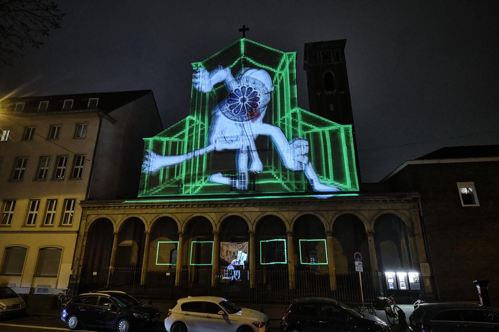 Galeriebild des Projekts ""Unexpected 2021"" Videomapping von Studierenden der KHM für die Fassade der Trinitatiskirche