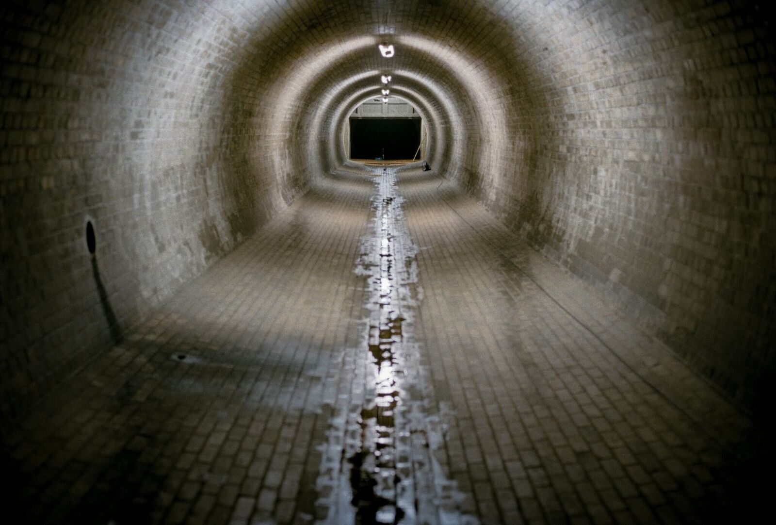 Galeriebild des Projekts It Is the Water Flowing that Makes the Sound