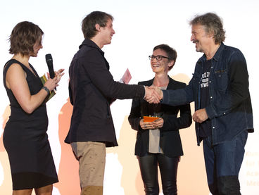 Moderatorin Sabine Heinrich, Preisträger Gabriel Möhring, Alexandra Maier (Avid) und Wolfgang Niedecken
