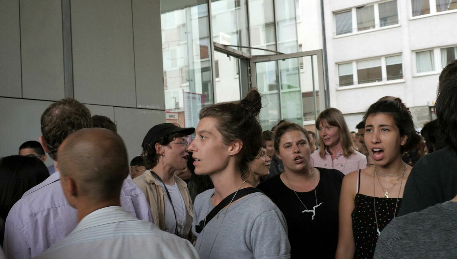 Titelbild des Projekts Walter Palmer Shot A Lion: A Choreographic Score For The Many