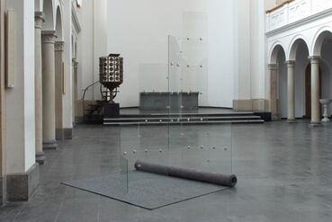 Galeriebild des Projekts Dislocated Headquarters (Installation), The Glass Line (Publikation)