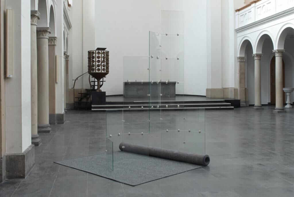 Galeriebild des Projekts Dislocated Headquarters (Installation), The Glass Line (Publikation)