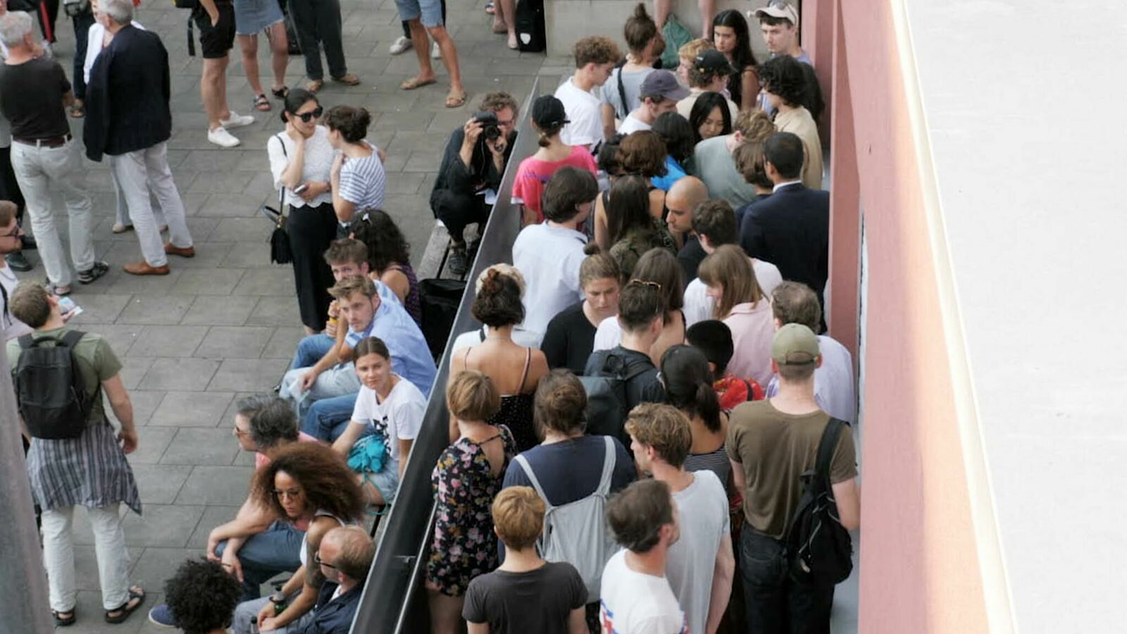 Galeriebild des Projekts Walter Palmer Shot A Lion: A Choreographic Score For The Many