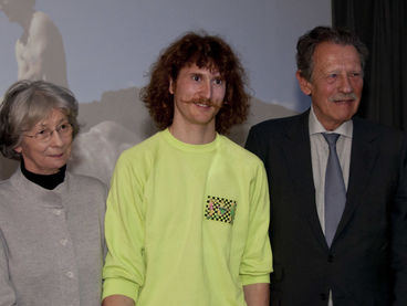 Lukas Marxt mit den Stiftern Hedwig und Alfred Neven DuMont