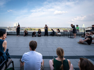 Raika Er – TO HOLD WHAT BREAKS (Diplom), Performance