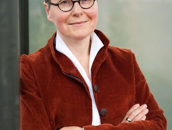 /0e87d63049dfe96f0e656582cdc13937.detail/Steidele_Angela__c__Heike_Steinweg_IV_detail.jpg?v=2 + Angela Steidele, (c) Heike Steinweg