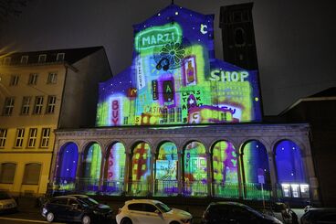 Unexpected Videomapping 2021 Galeriebild des Projekts ""Unexpected 2021"" Videomapping von Studierenden der KHM für die Fassade der Trinitatiskirche