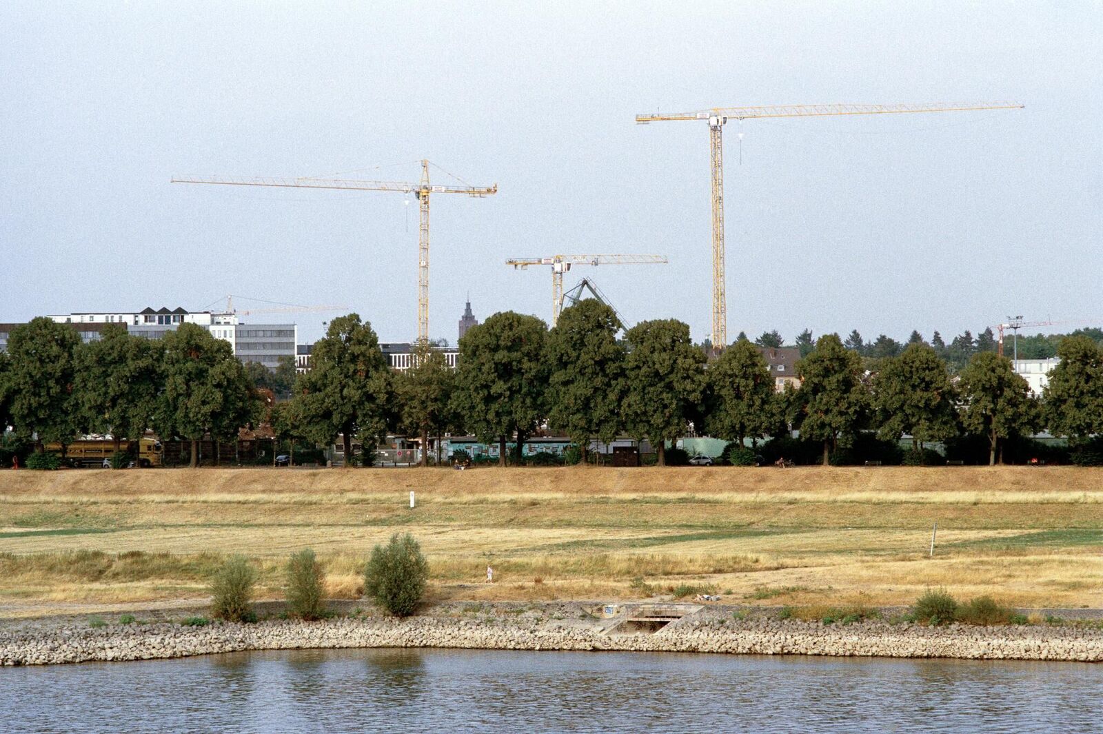 Galeriebild des Projekts It Is the Water Flowing that Makes the Sound