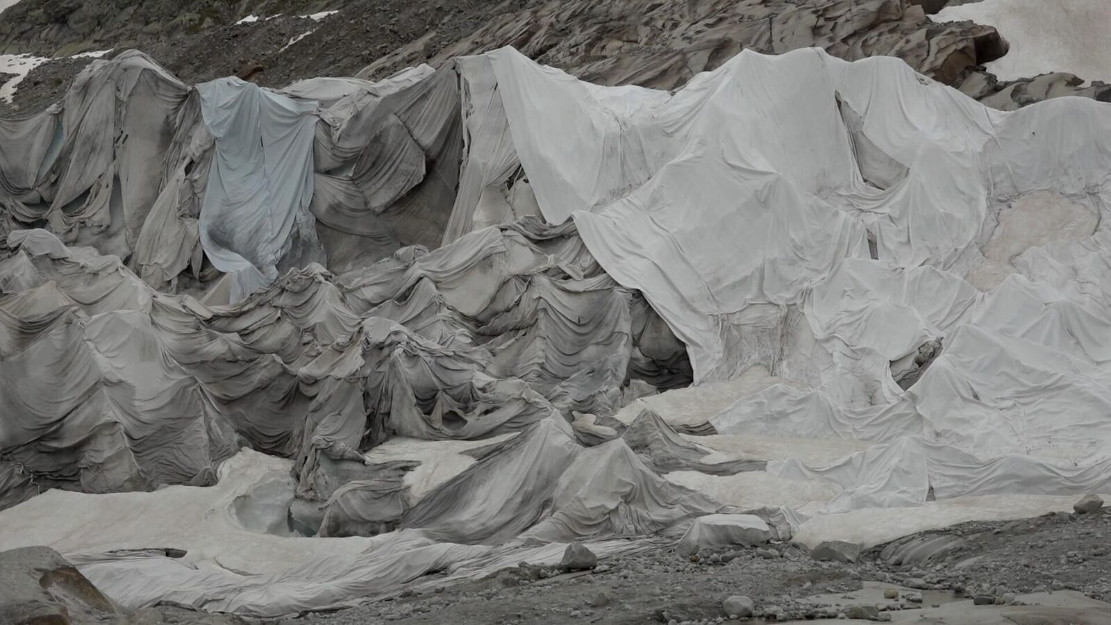 documentary; experimental; mountains; avalanches; photography; stories; glaciers; gletscher; essay 