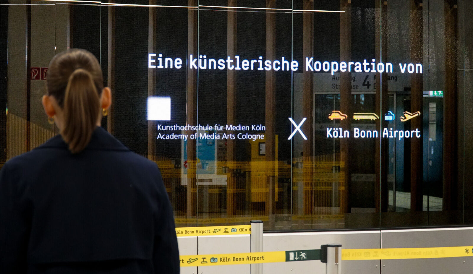 LED-Wand mit Kurzvideos Flughafen Köln Bonn (Fotos Kubelka/KHM)