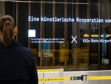 LED-Wand mit Kurzvideos Flughafen Köln Bonn (Fotos Kubelka/KHM)