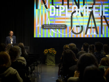 Diplomfeier mit Rektor Mathias Antlfinger