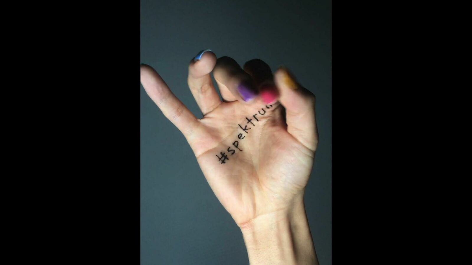 Galeriebild des Projekts Public Space Video im Hbf Köln