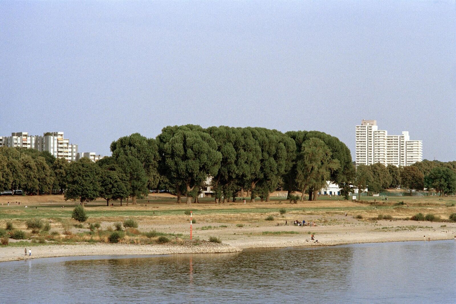 Galeriebild des Projekts It Is the Water Flowing that Makes the Sound