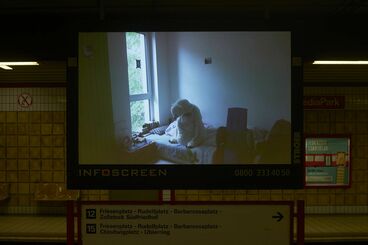 „Stay on the Bed” von Cao Bijun Galeriebild des Projekts Public Space Video