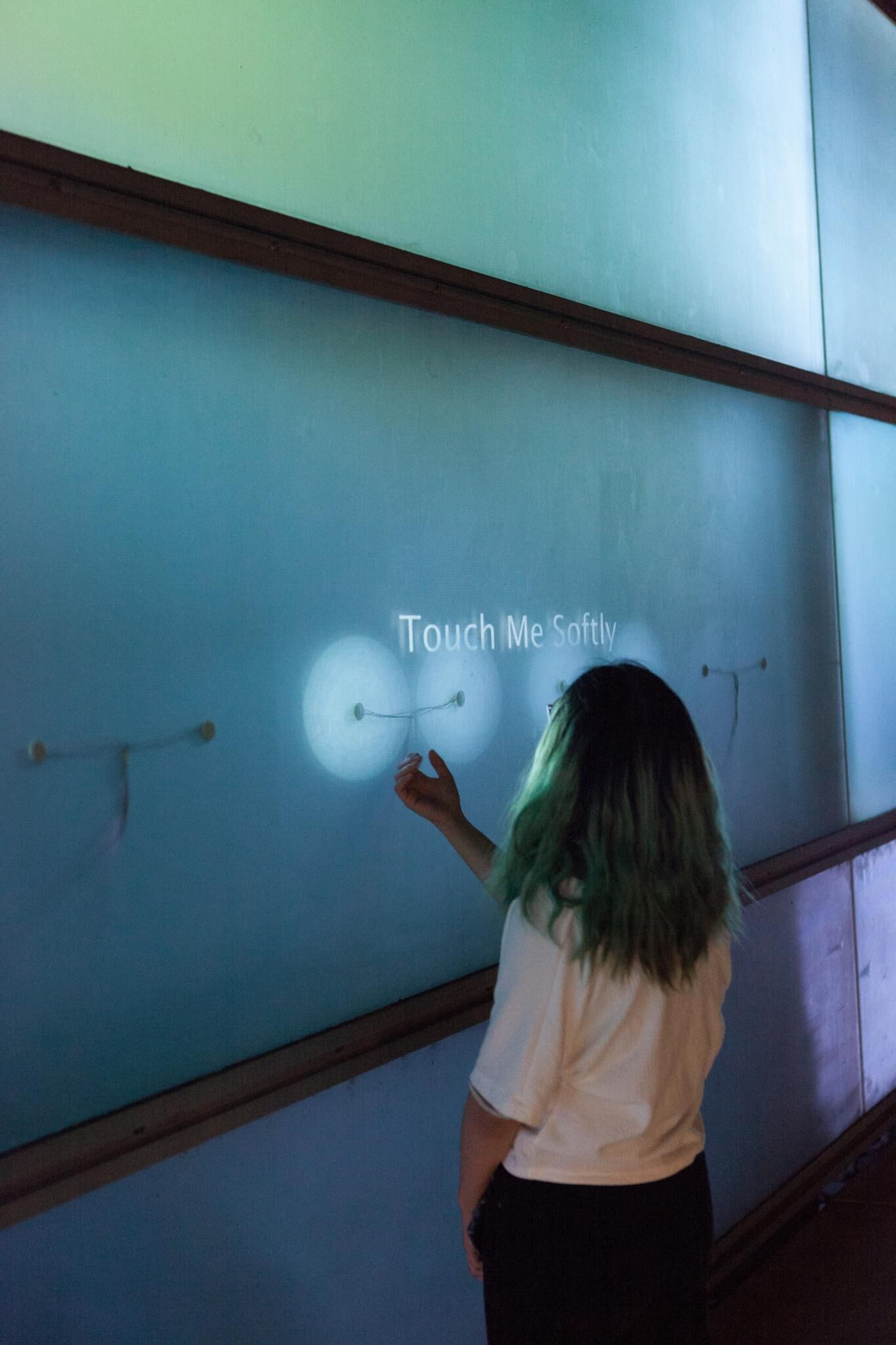 Galeriebild des Projekts Overloading/Overloaded: Touch Me Softly