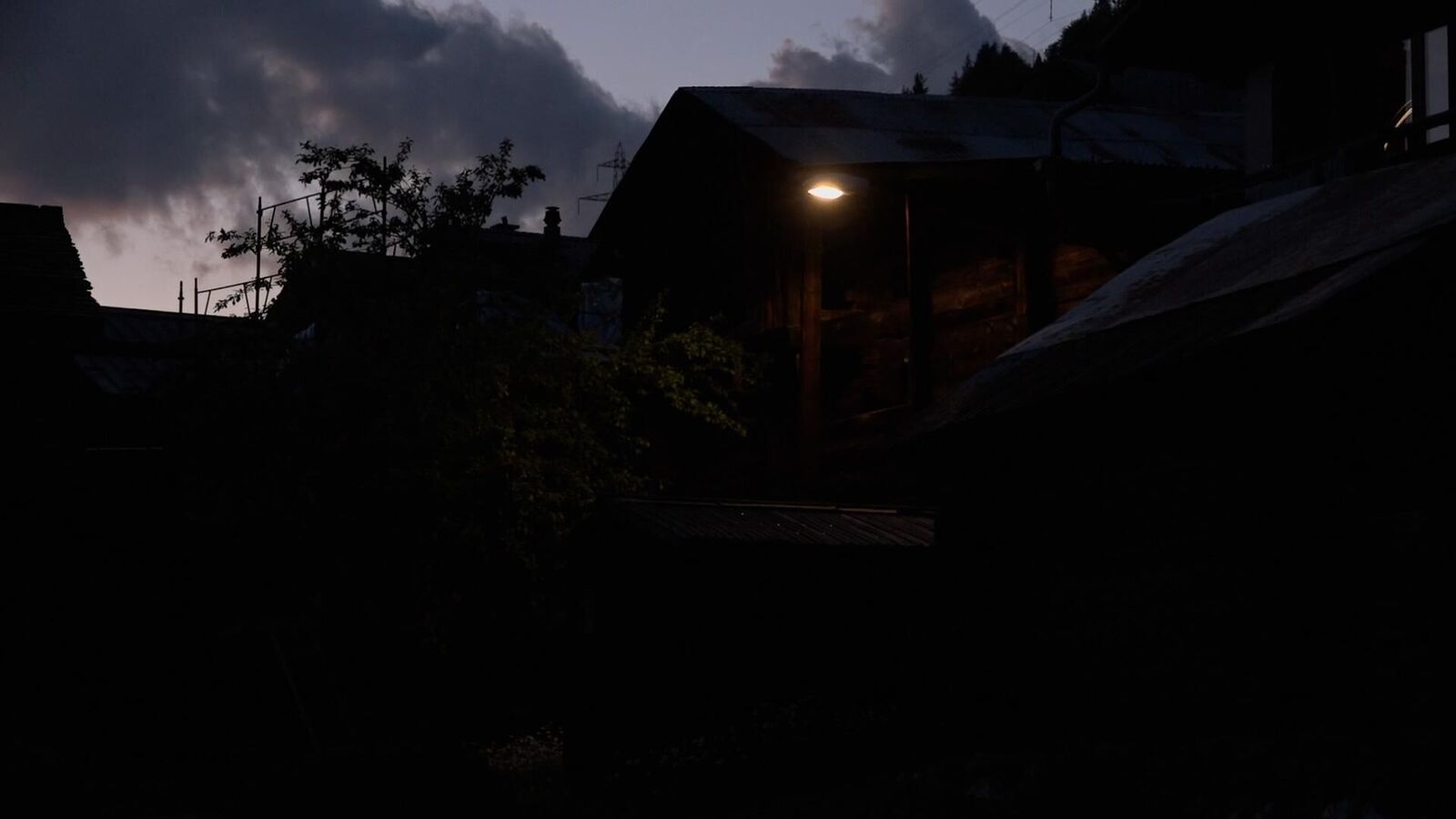 documentary; experimental; mountains; avalanches; photography; stories; glaciers; gletscher; essay 