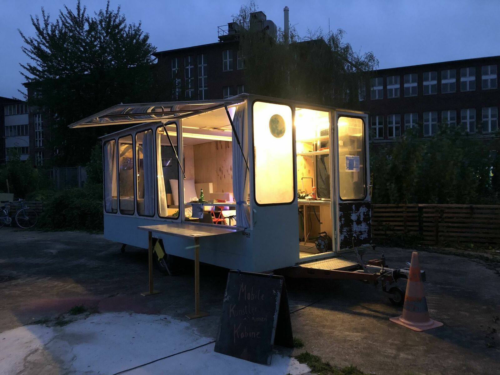 Galeriebild des Projekts Künstler*innenkabine in Belebung