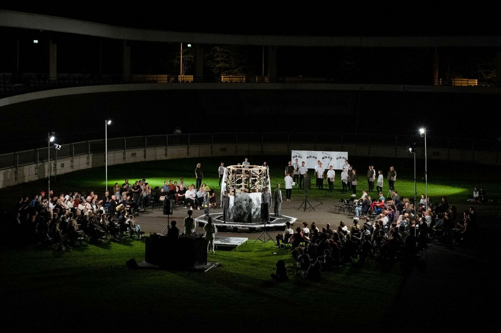 Galeriebild des Projekts Mid-Air / Ein Velodram (Epilog)